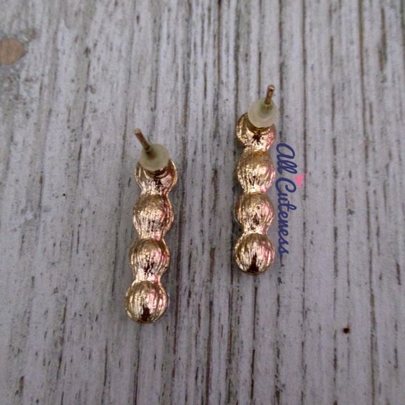 🎀 Bar Stud Earrings - Picture 4 of 4